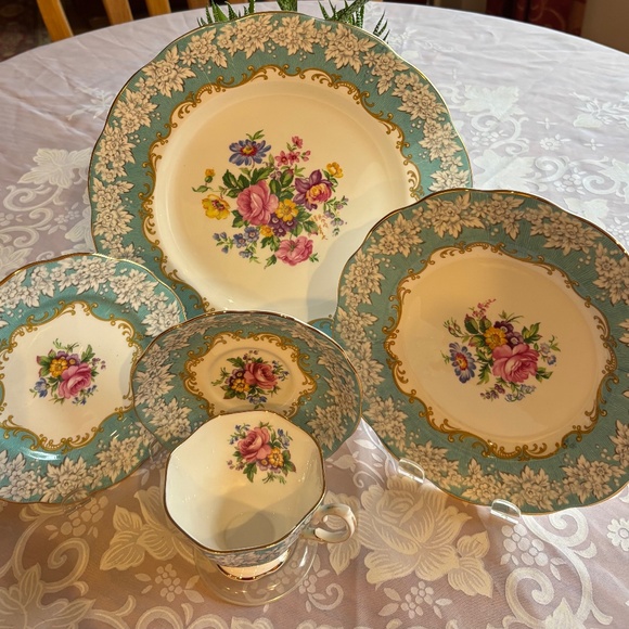Royal Albert Enchantment 5 Piece Place Setting - Pristine - Picture 1 of 9